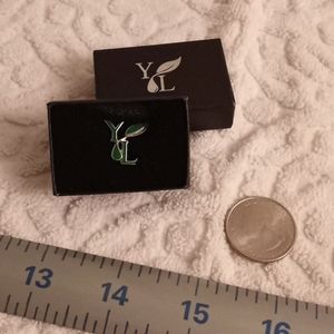 VINTAGE 90's" YOUNG LIVING (YL) OILS PIN/TACK
